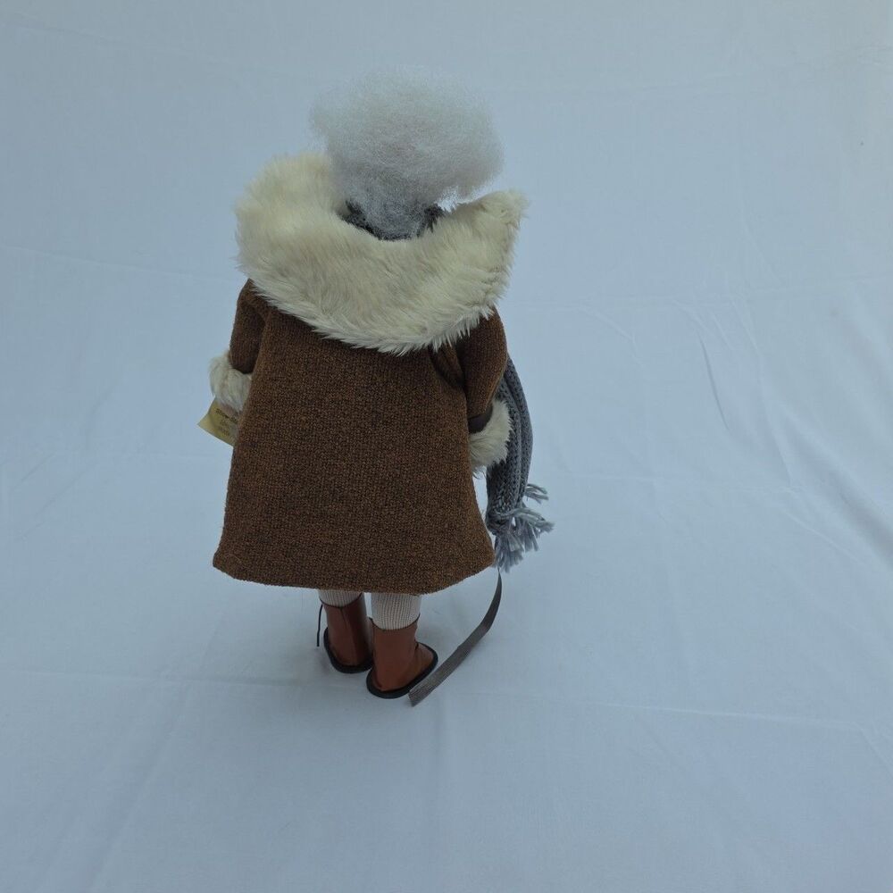 A178 Grand Ma Doll - Picture 6 of 11